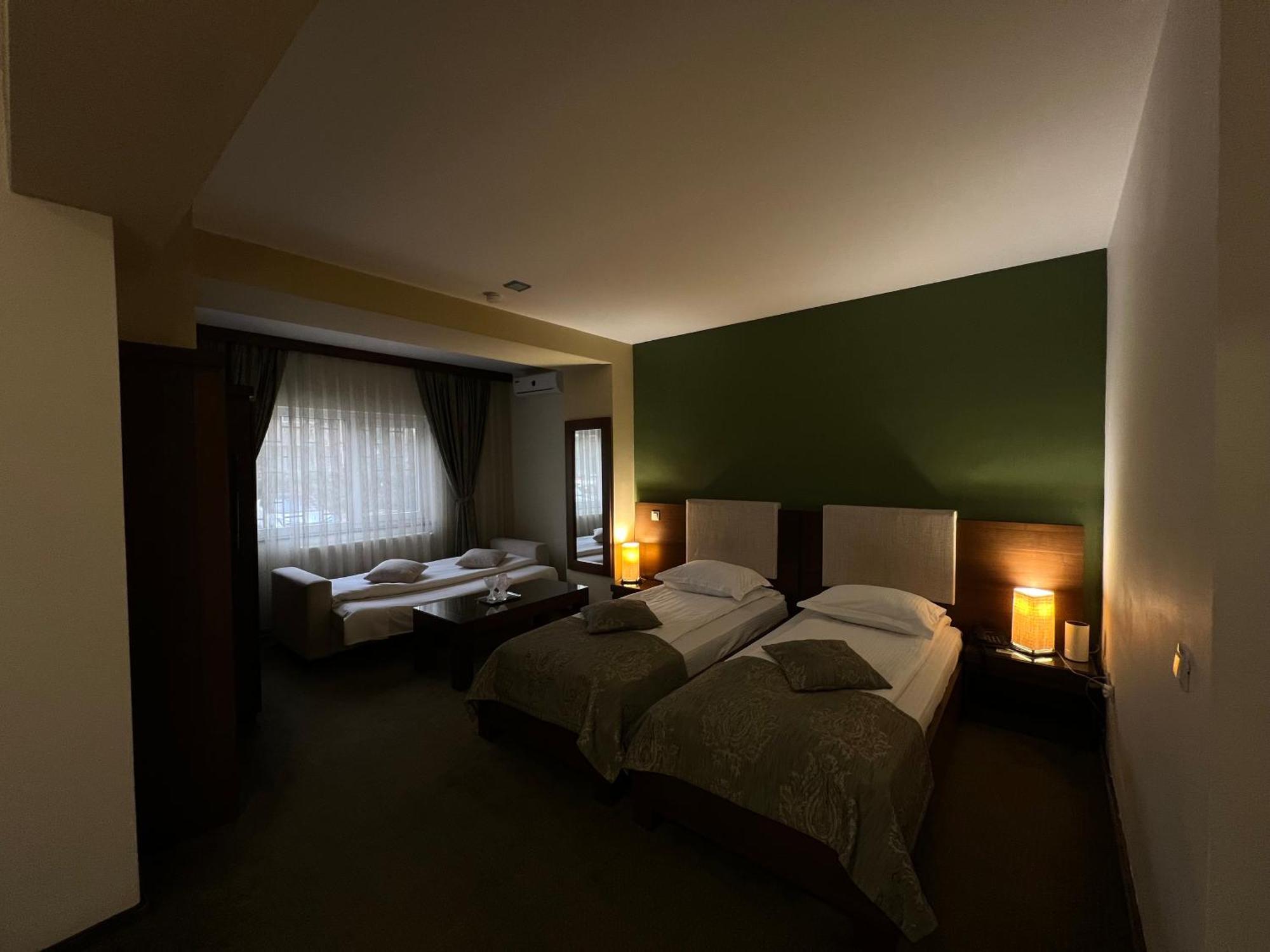 Hotel Royale Galaţi Extérieur photo