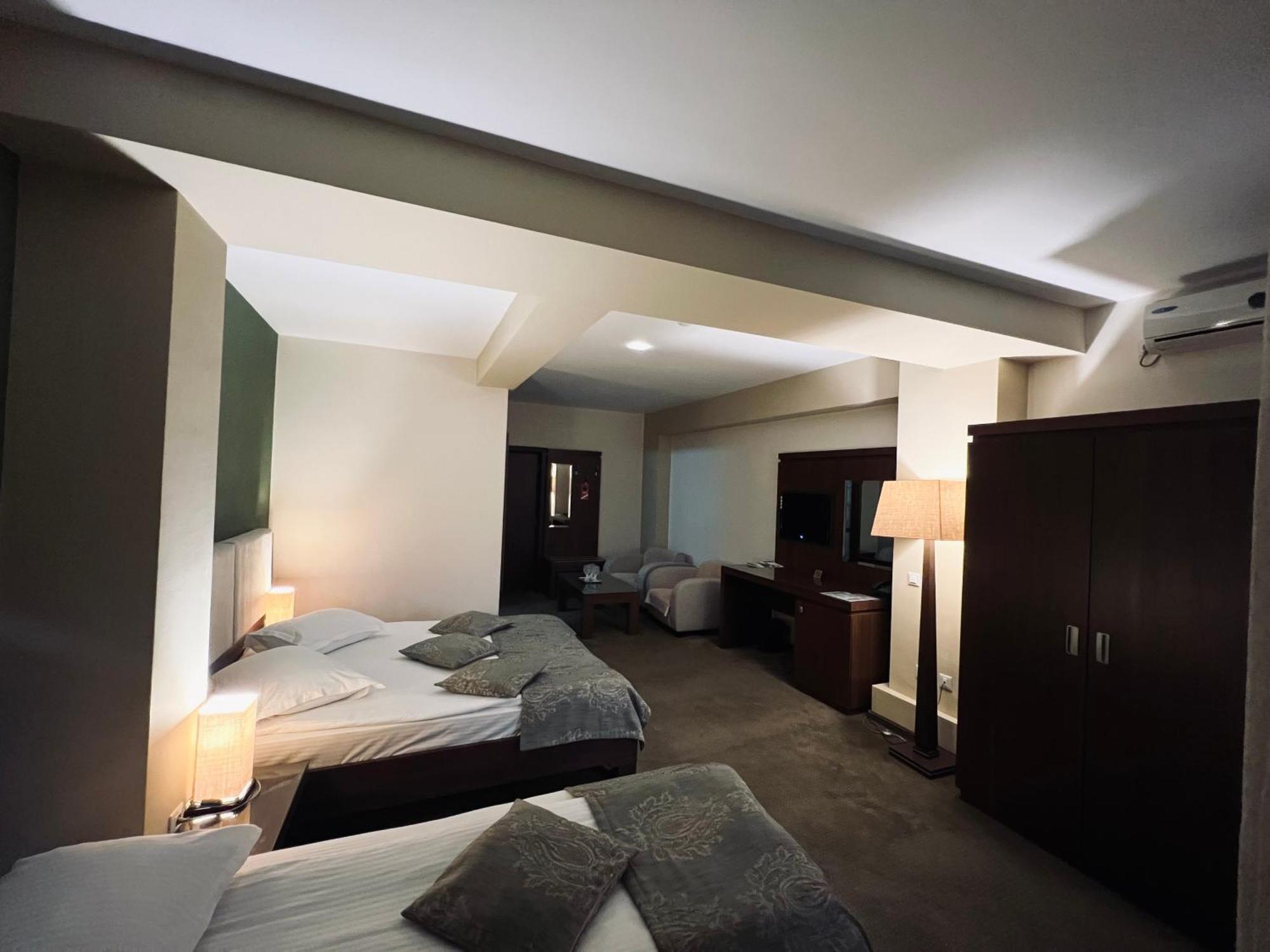 Hotel Royale Galaţi Extérieur photo