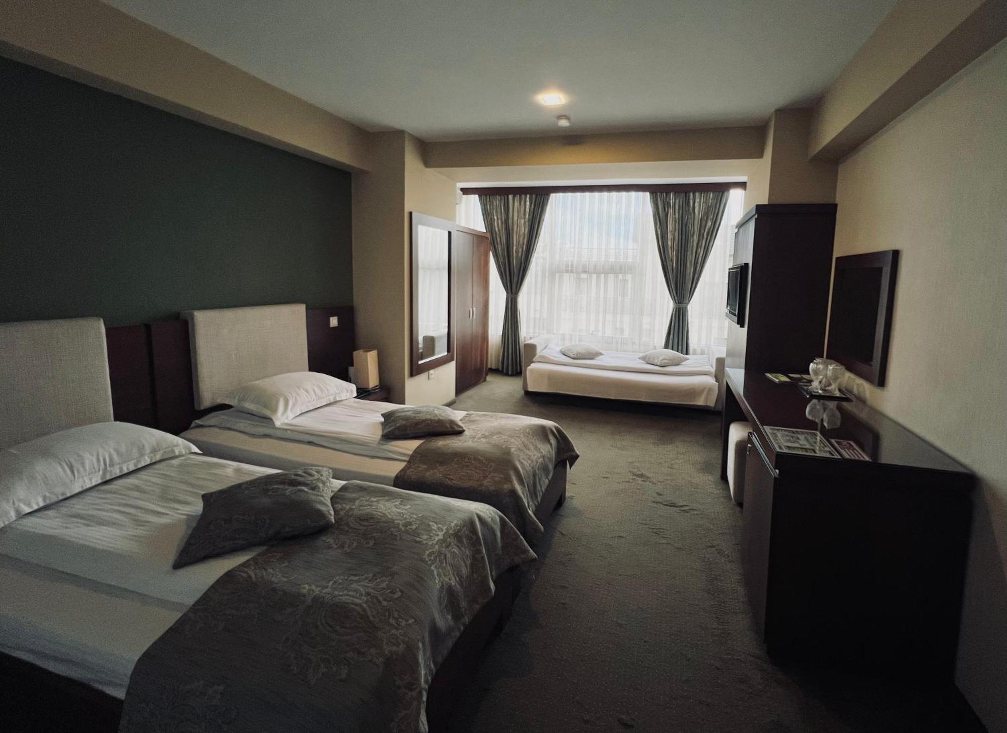 Hotel Royale Galaţi Extérieur photo
