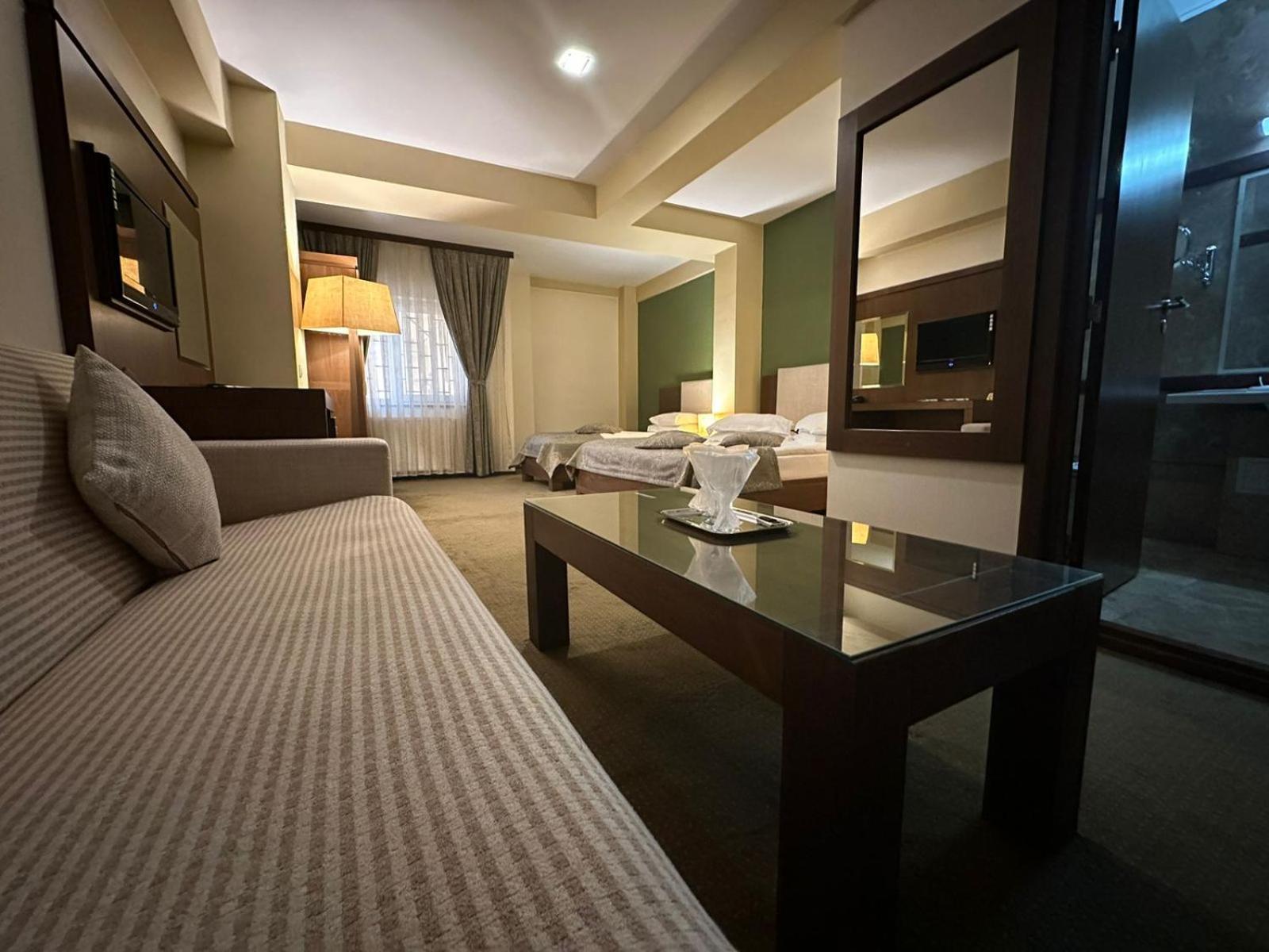 Hotel Royale Galaţi Extérieur photo