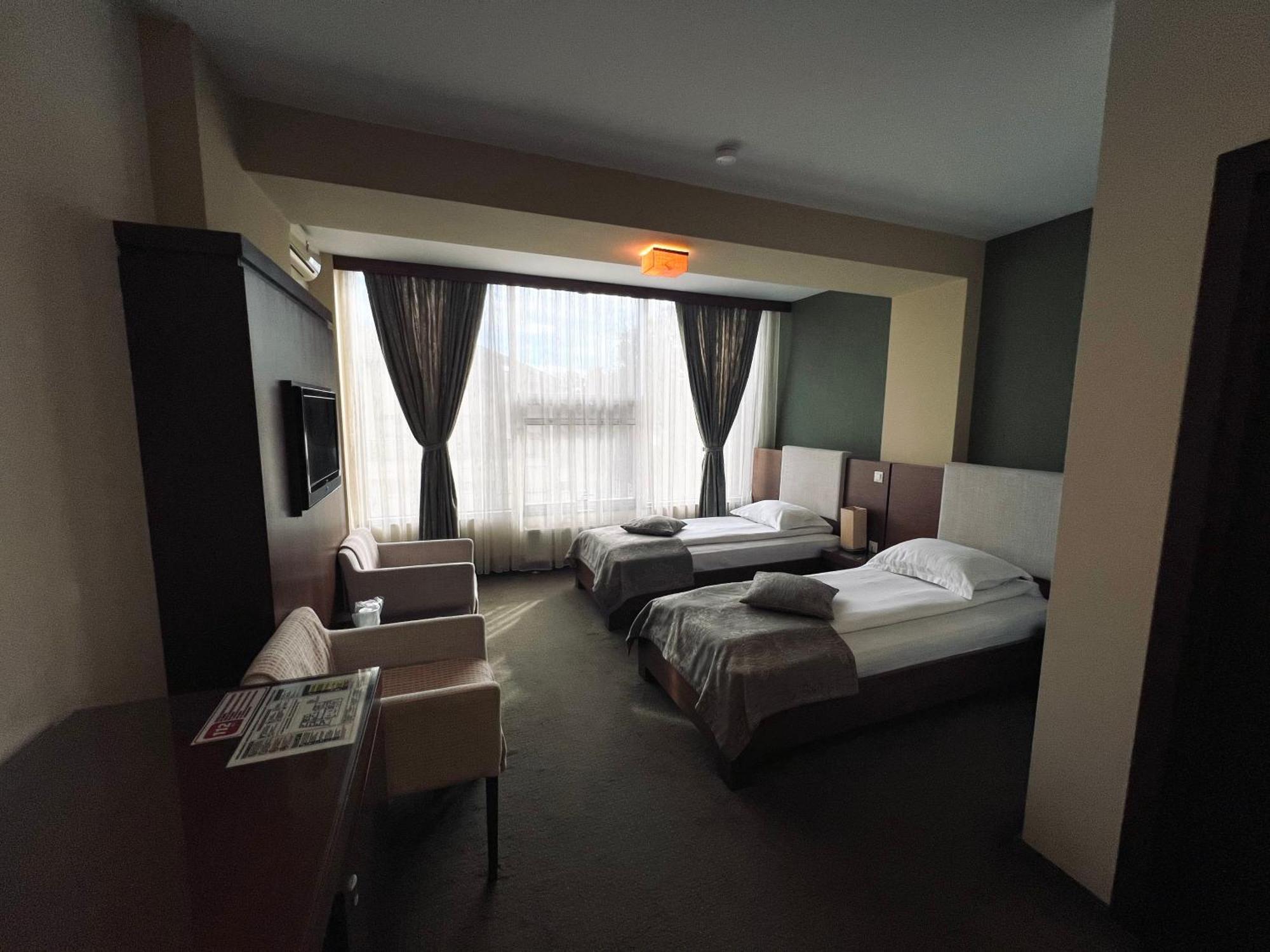 Hotel Royale Galaţi Extérieur photo