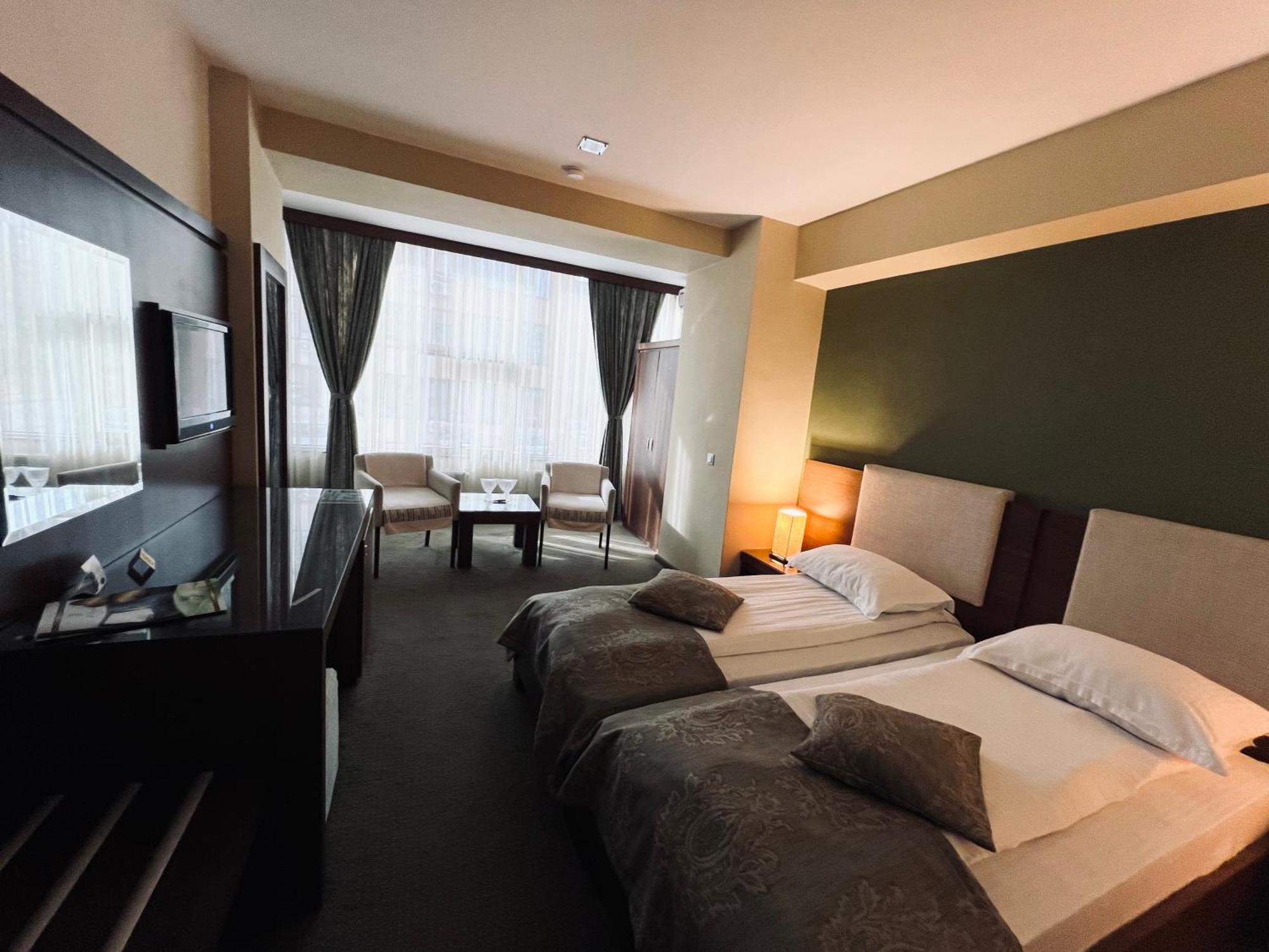 Hotel Royale Galaţi Extérieur photo