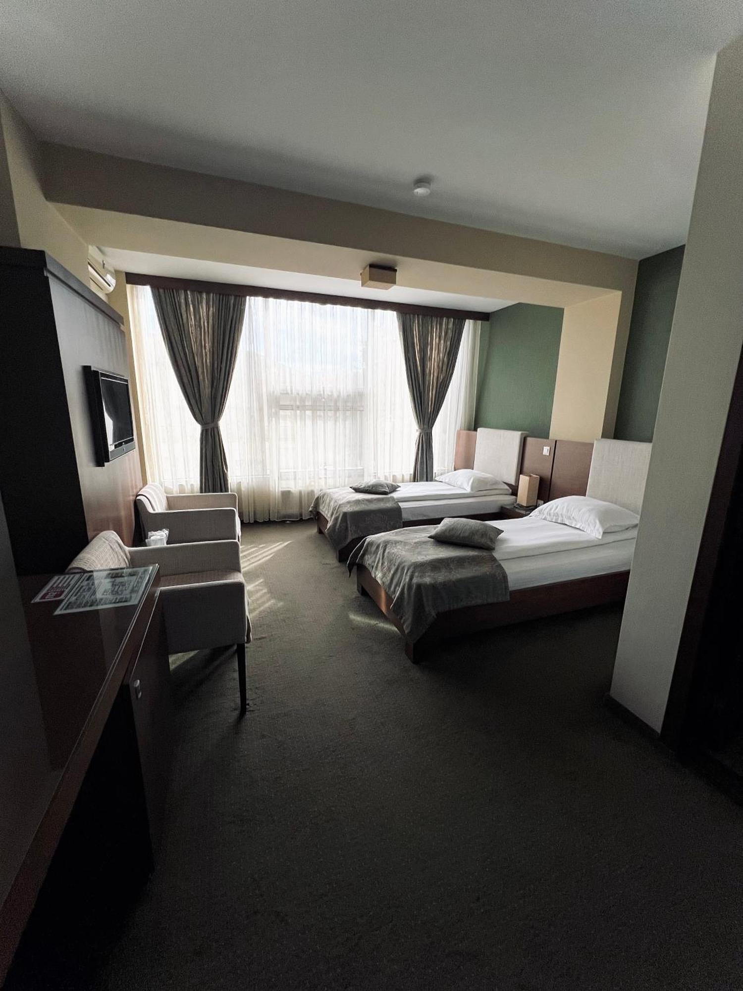 Hotel Royale Galaţi Extérieur photo