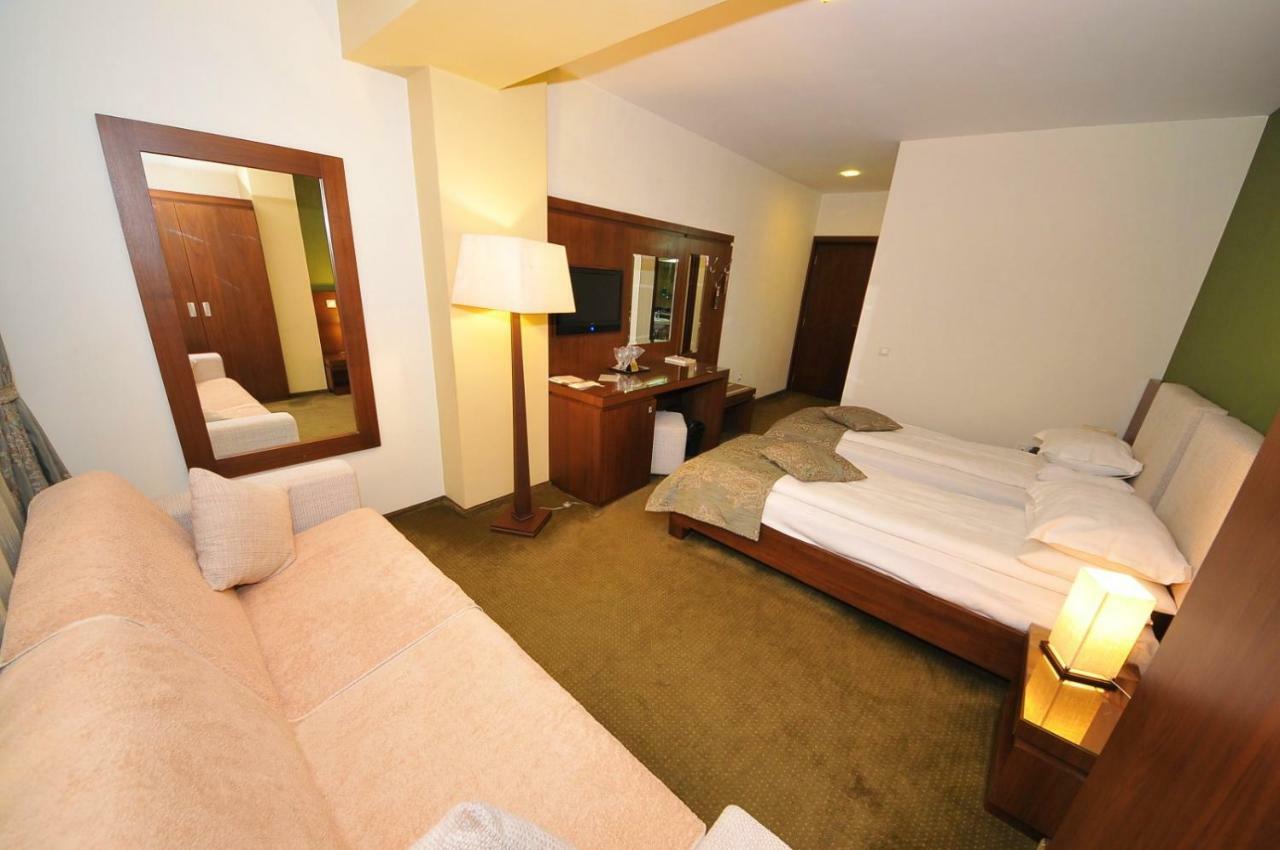 Hotel Royale Galaţi Extérieur photo